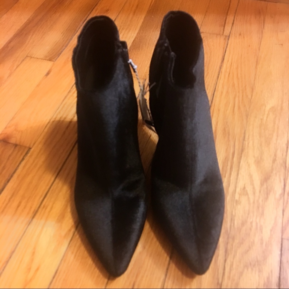 🆕NWT Old Navy Crushed Velvet Booties- Side Zip
